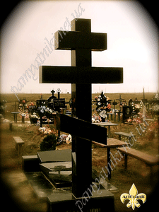 Гранитные кресты на могигу