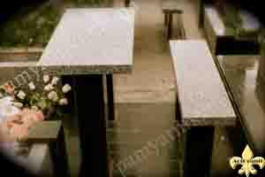 гранитный стол на кладбище